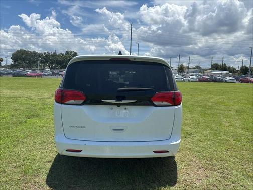 2023 Chrysler Voyager LX