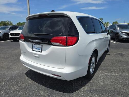 2023 Chrysler Voyager LX