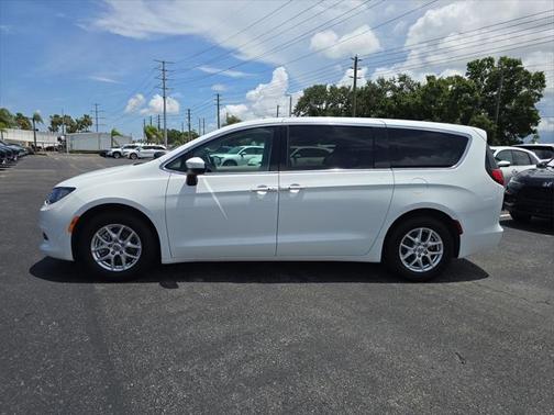 2023 Chrysler Voyager LX