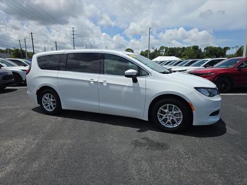 2023 Chrysler Voyager LX