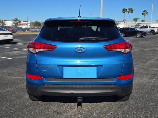 2017 Hyundai TUCSON SE