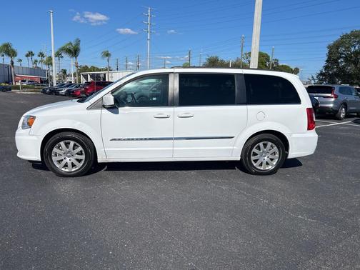 2016 Chrysler Town & Country Touring