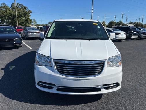 2016 Chrysler Town & Country Touring
