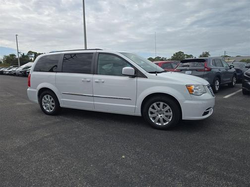2016 Chrysler Town & Country Touring