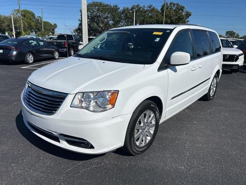 2016 Chrysler Town & Country Touring