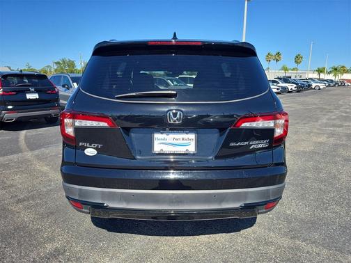 2022 Honda Pilot AWD Black Edition