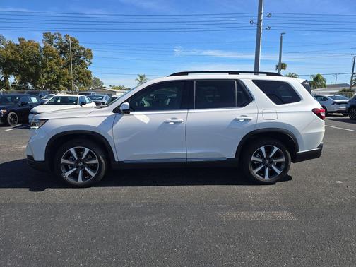 2023 Honda Pilot AWD Elite