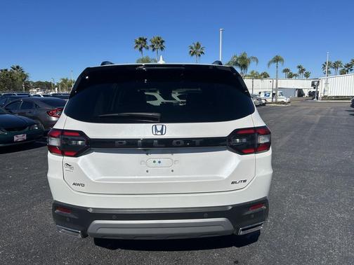 2023 Honda Pilot AWD Elite
