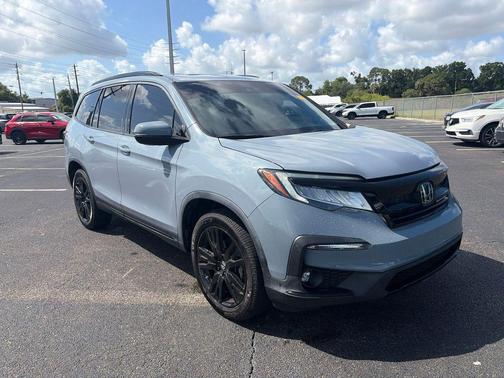Sonic Gray Pearl 2022 Honda Pilot AWD Black Edition