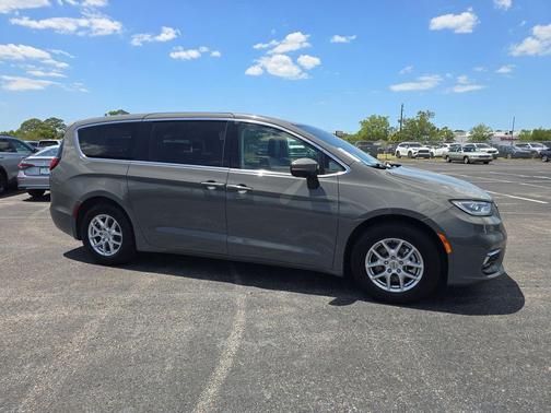 Ceramic Gray Clearcoat 2023 Chrysler Pacifica Touring L