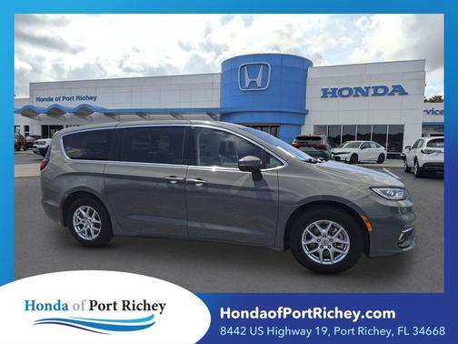 Ceramic Gray Clearcoat 2023 Chrysler Pacifica Touring L