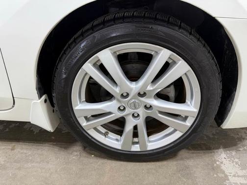 Pearl White 2015 Nissan Altima 3.5 SL