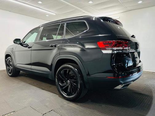 Deep Black Pearl Effect 2022 Volkswagen Atlas 2.0T SE