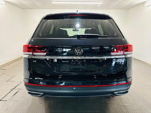 Deep Black Pearl Effect 2022 Volkswagen Atlas 2.0T SE