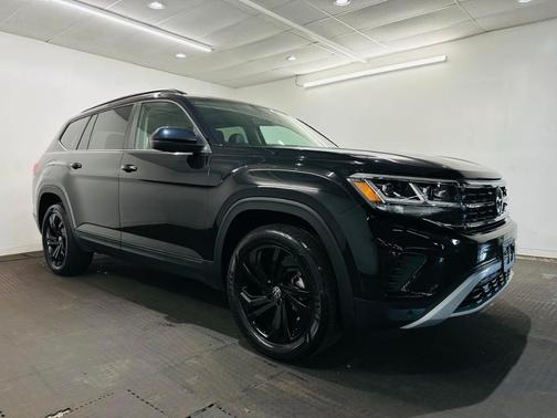 Deep Black Pearl Effect 2022 Volkswagen Atlas 2.0T SE