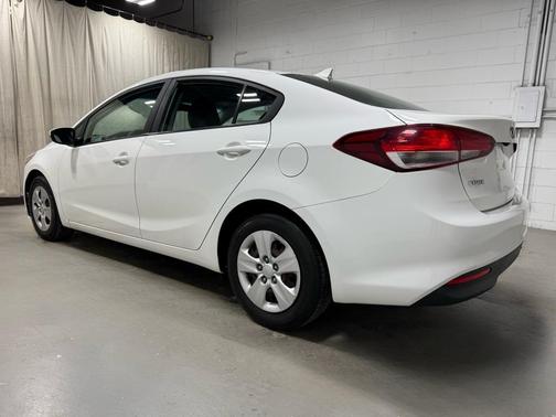 Clear White 2018 Kia Forte LX