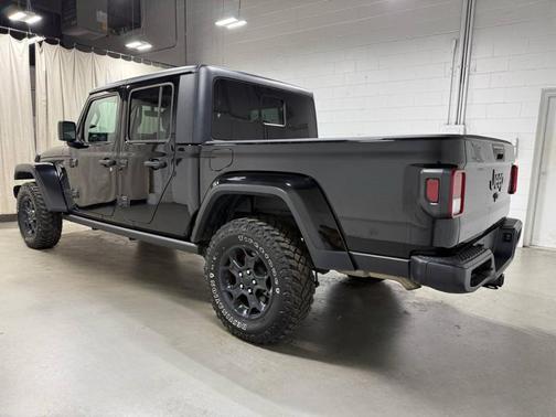 2023 Jeep Gladiator Sport