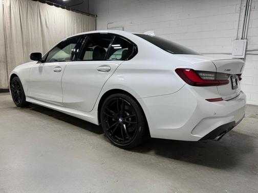 Mineral White Metallic 2022 BMW 330 i xDrive