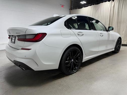 Mineral White Metallic 2022 BMW 330 i xDrive