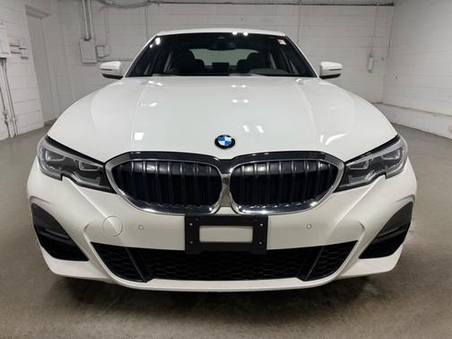 Mineral White Metallic 2022 BMW 330 i xDrive