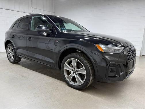 Mythos Black Metallic 2025 Audi Q5 45 S line quattro Premium