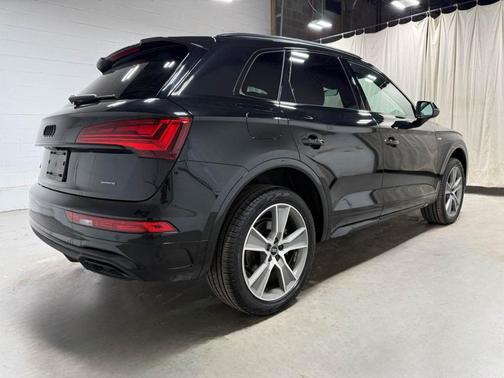 Mythos Black Metallic 2025 Audi Q5 45 S line quattro Premium