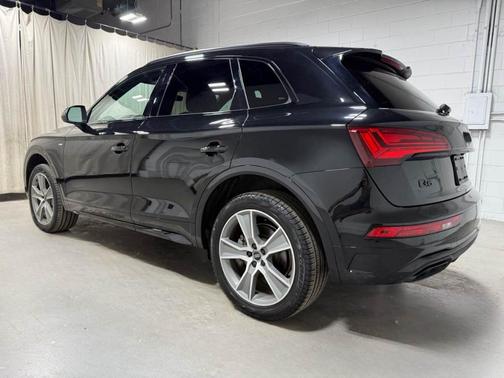 Mythos Black Metallic 2025 Audi Q5 45 S line quattro Premium
