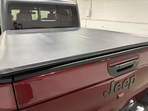 2022 Jeep Gladiator Sport