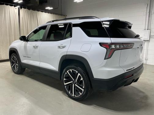 Polar White 2026 Chevrolet Equinox RS