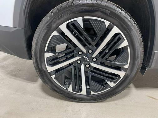 Polar White 2026 Chevrolet Equinox RS