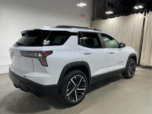 Polar White 2026 Chevrolet Equinox RS