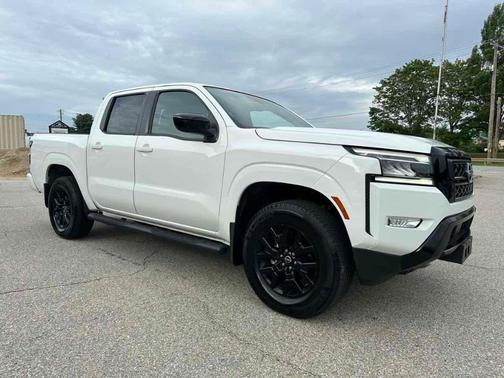 Glacier White 2023 Nissan Frontier SV