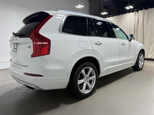 2020 Volvo XC90 T6 Momentum 7 Passenger