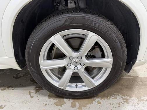 2020 Volvo XC90 T6 Momentum 7 Passenger