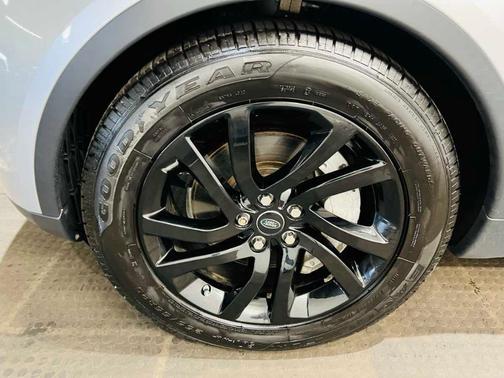 Indus Silver 2018 Land Rover Discovery HSE