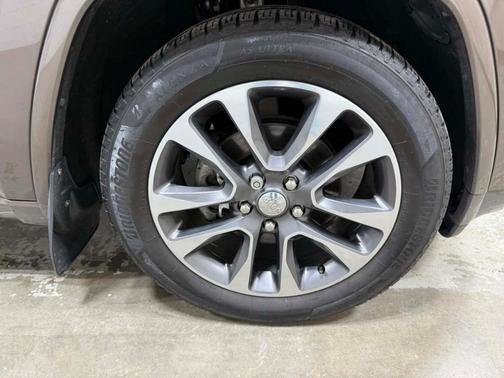 Walnut Brown 2017 Jeep Grand Cherokee Overland