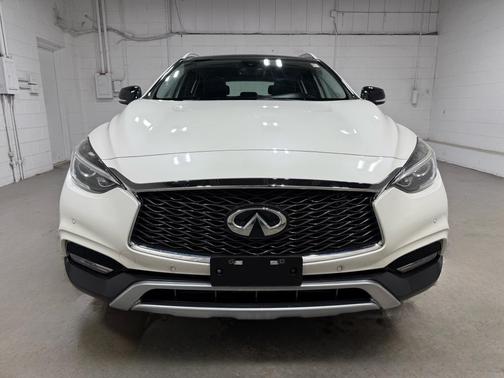 2018 INFINITI QX30 Premium