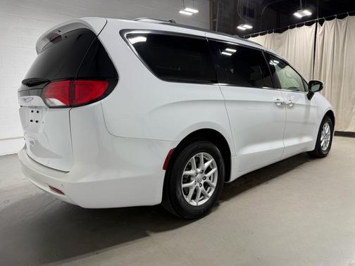 2020 Chrysler Voyager LXI