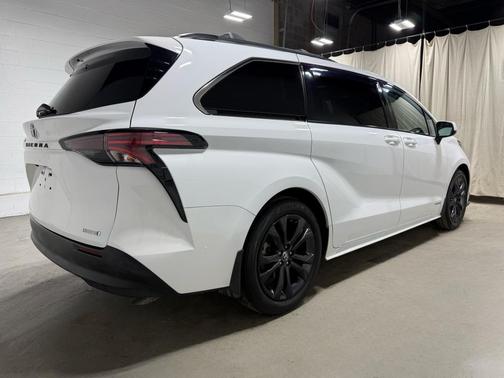 2021 Toyota Sienna LE