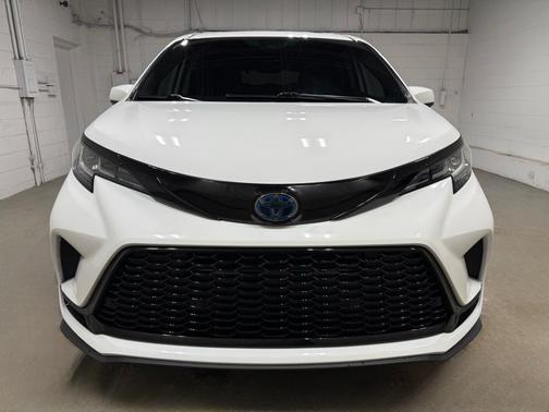 2021 Toyota Sienna LE