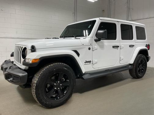 Bright White Clearcoat 2023 Jeep Wrangler Sahara