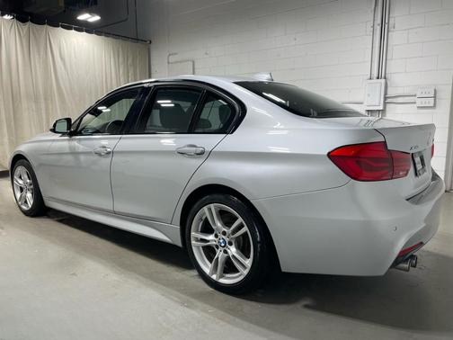 Glacier Silver Metallic 2018 BMW 330 i xDrive