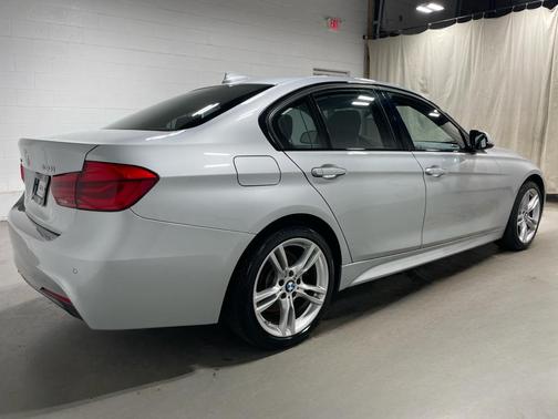 Glacier Silver Metallic 2018 BMW 330 i xDrive
