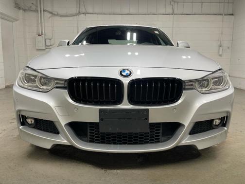 Glacier Silver Metallic 2018 BMW 330 i xDrive
