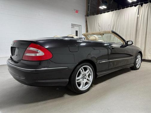 2004 Mercedes-Benz CLK-Class Base