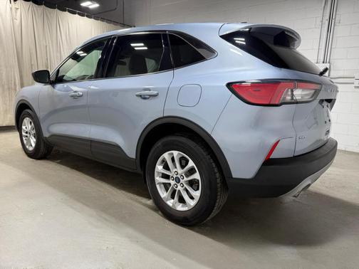 Ice Blue 2022 Ford Escape SE