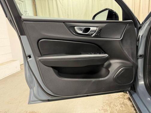 2024 Volvo S60 B5 Core Dark Theme