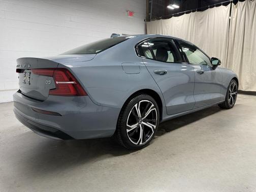 2024 Volvo S60 B5 Core Dark Theme