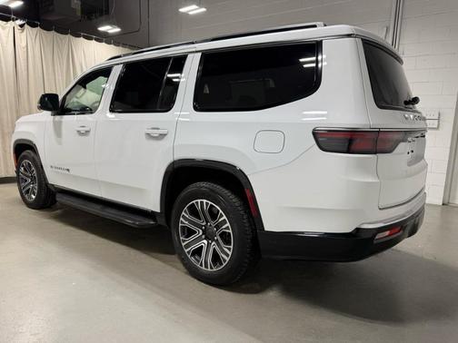 2024 Jeep Wagoneer Base