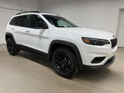 Bright White Clearcoat 2022 Jeep Cherokee X